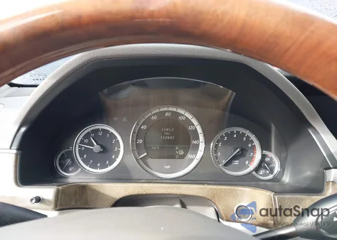 2010 Mercedes-Benz E 550 4Matic z USA, uszkodzony, nr VIN WDDHF9ABXAA166856